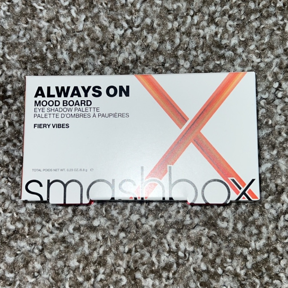 NWT smashbox always on mood board eye shadow palette